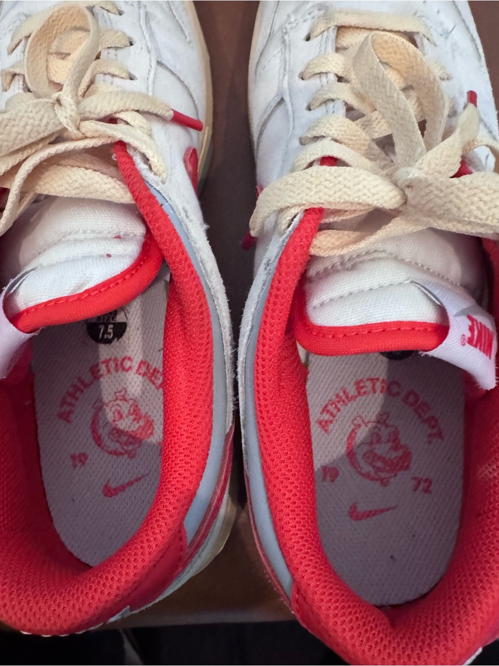 Nike Men’s Dunks Low Sneakers - Red & Cream 7.5 - Picture 4 of 4